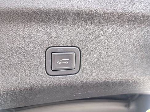 Used 2023 Chevrolet Tahoe Premier w/ Advanced Technology Package AWD/4WD image 7
