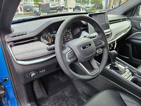 New 2026 Jeep Compass Latitude image 17