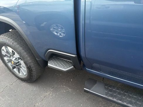 Used 2025 Chevrolet Silverado 2500 Custom w/ Custom Value Package image 4