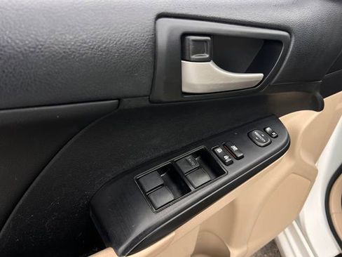 Used 2014 Toyota Camry LE FWD image 11
