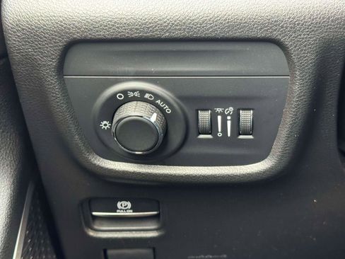 Used 2023 Jeep Grand Cherokee Laredo w/ Luxury Tech Group I image 19