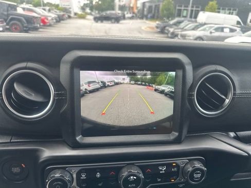 Used 2023 Jeep Wrangler Unlimited Sahara w/ Cold Weather Group AWD/4WD image 27