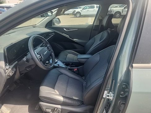 Used 2023 Kia Niro EX FWD image 19