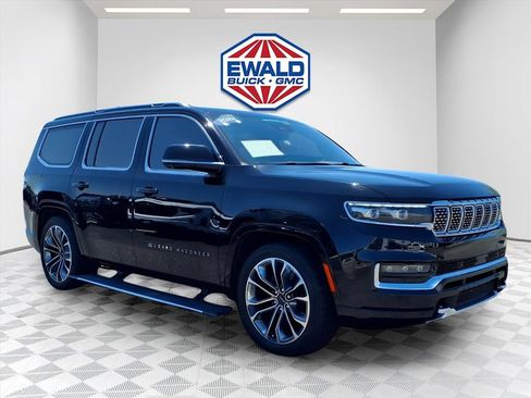 Used 2022 Jeep Grand Wagoneer Series III w/ Rear Seat Video Group 1 AWD/4WD image 2