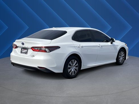 Used 2022 Toyota Camry LE FWD image 3