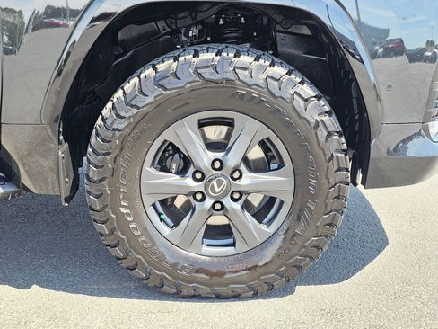Used 2025 Lexus LX 700h Overtrail w/ Accessory Package (Z1) AWD/4WD image 9