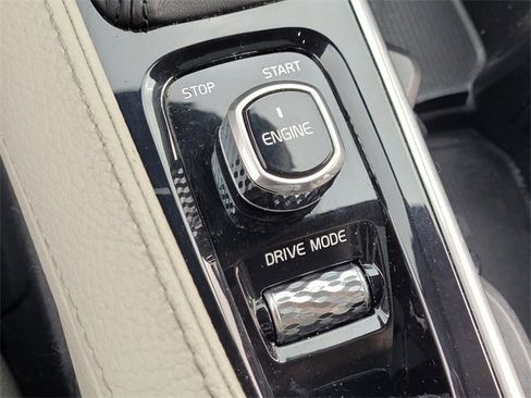 Used 2017 Volvo V90 T6 Cross Country image 24