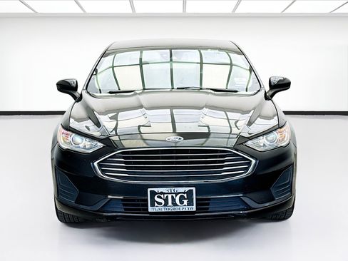 Used 2019 Ford Fusion SE FWD image 2