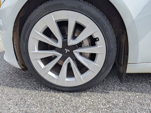 Used 2023 Tesla Model 3 Standard Range image 9