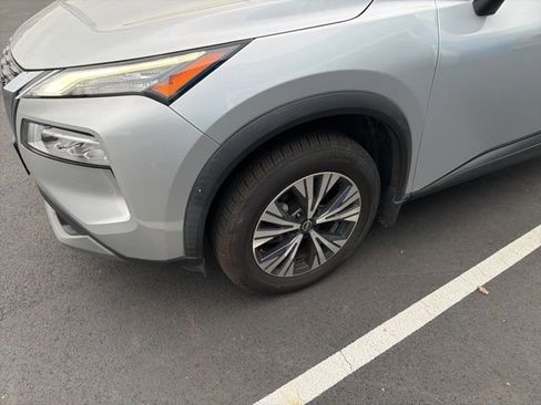 Used 2023 Nissan Rogue SV image 4