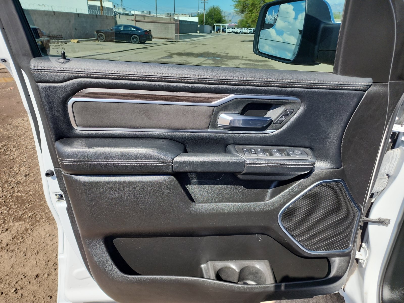 Used 2025 RAM 1500 Laramie AWD/4WD image 14