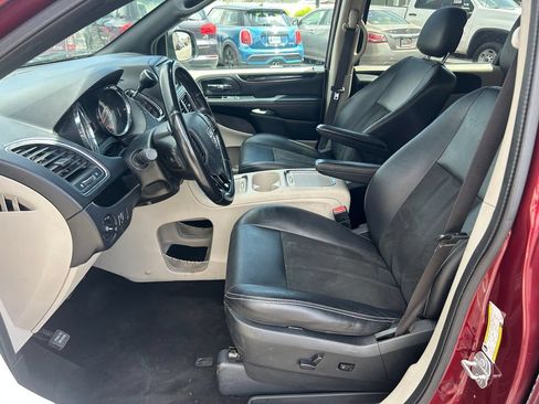 Used 2019 Dodge Grand Caravan SXT FWD image 23