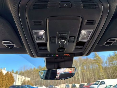 Certified 2025 Chevrolet Suburban Premier image 36