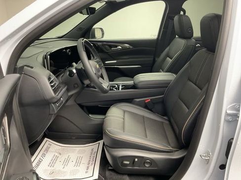 New 2026 Chevrolet Traverse High Country w/ LPO, Floor Liner Package AWD/4WD image 12