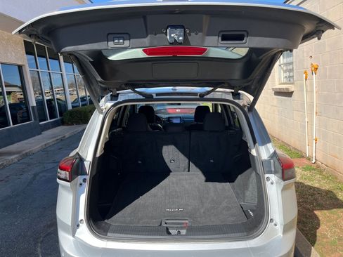 Used 2025 Nissan Rogue SV image 33