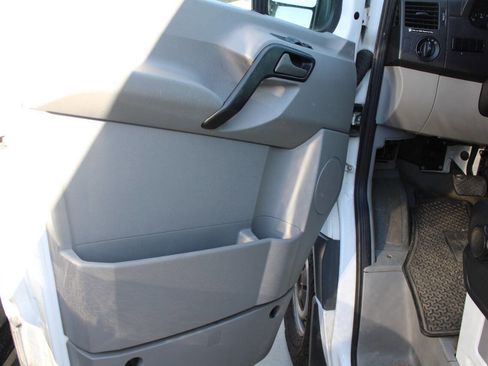 Used 2018 Mercedes-Benz Sprinter 2500 image 9