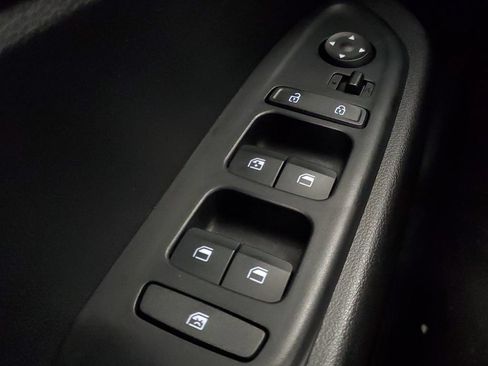 Used 2025 Hyundai Venue SEL FWD image 16