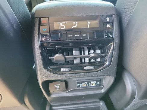 Used 2023 Jeep Grand Cherokee L Limited w/ Luxury Tech Group II RWD image 15