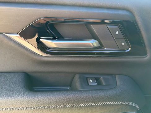 Used 2026 GMC Yukon Denali w/ Sun & Power Step Package AWD/4WD image 18