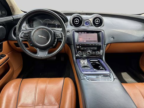Used 2013 Jaguar XJ AWD image 9