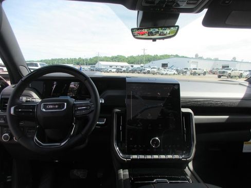 New 2026 GMC Yukon AT4 Ultimate AWD/4WD image 16