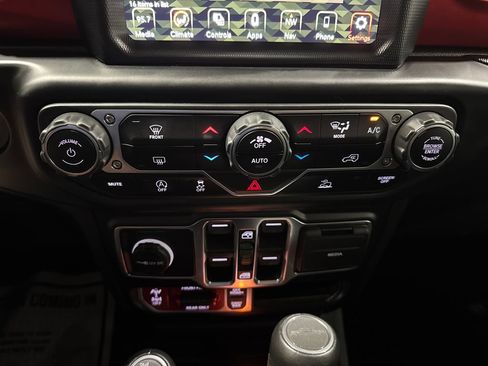 Used 2022 Jeep Gladiator Rubicon w/ Trailer Tow Package AWD/4WD image 32