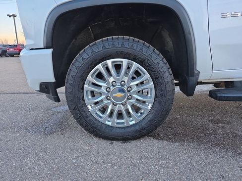 Used 2022 Chevrolet Silverado 3500 High Country w/ Z71 Off-Road Package image 28