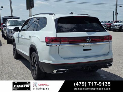 Used 2024 Volkswagen Atlas SE w/ Black Wheel Package FWD image 4