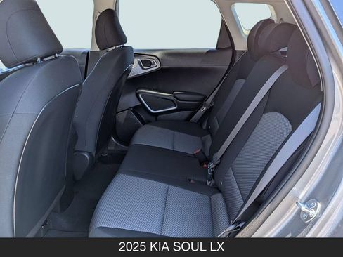 Used 2025 Kia Soul LX w/ LX Technology Package FWD image 16