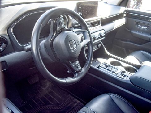 Used 2023 Honda Pilot Touring image 11