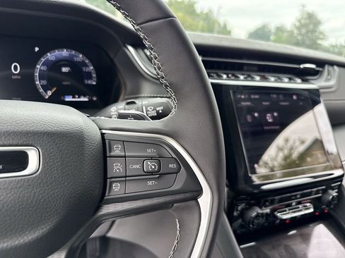 New 2025 Jeep Grand Cherokee L Laredo w/ Luxury Tech Group I image 15