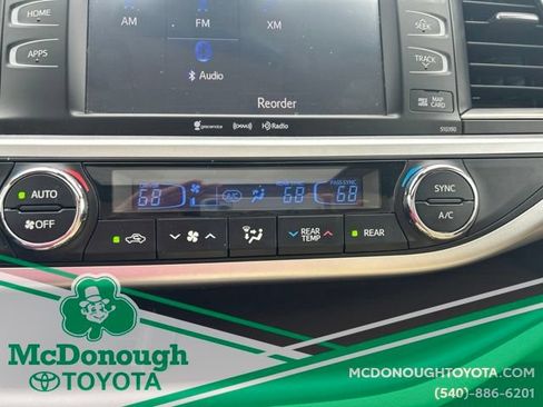 Used 2019 Toyota Highlander XLE FWD image 18