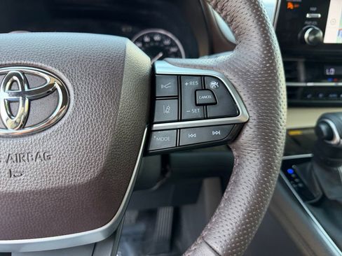 Used 2024 Toyota Sienna Platinum image 20