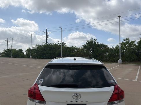 Used 2015 Toyota Venza XLE w/ XLE Premium Package image 4