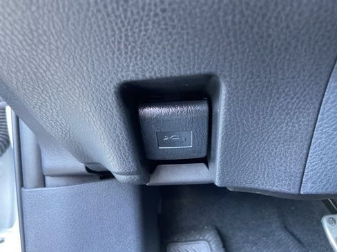 Used 2025 Toyota Camry SE FWD image 45