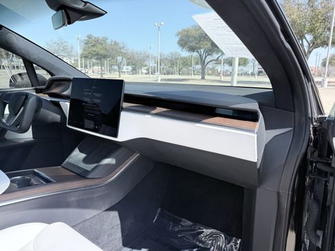 Used 2022 Tesla Model X image 48