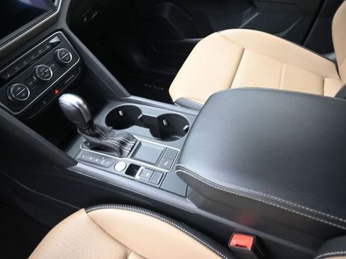 Used 2021 Volkswagen Atlas Cross Sport SE FWD image 31