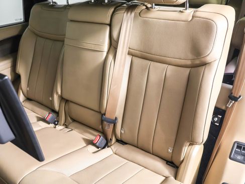 Used 2024 Land Rover Range Rover Long Wheelbase SE image 37