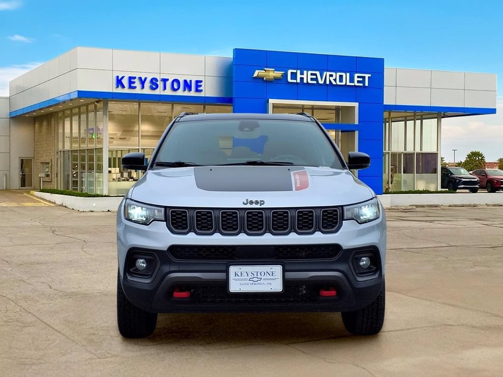 Used 2025 Jeep Compass Trailhawk AWD/4WD image 2