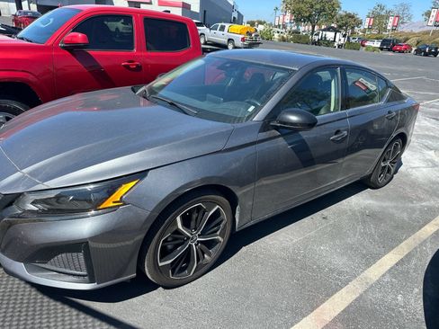 Used 2024 Nissan Altima 2.5 SR FWD image 2
