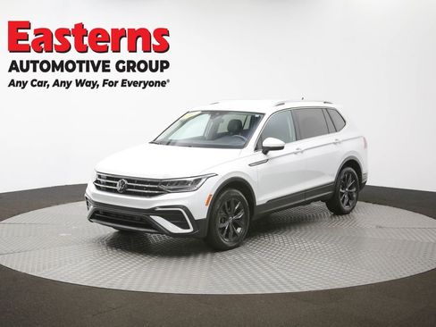 Used 2024 Volkswagen Tiguan SE image 55