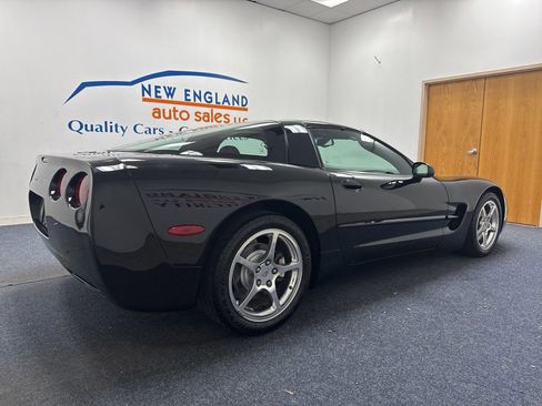 Used 2003 Chevrolet Corvette Coupe w/ Preferred Equipment Group RWD image 3