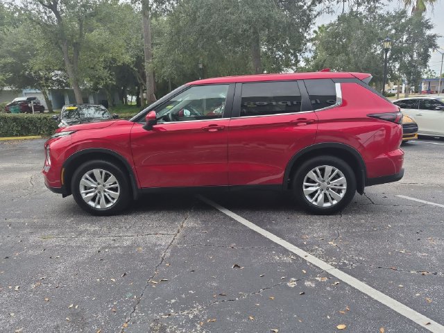 Used 2025 Mitsubishi Outlander ES FWD image 8