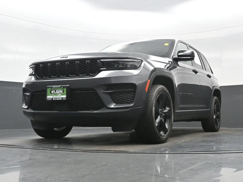 Used 2023 Jeep Grand Cherokee Altitude AWD/4WD image 28