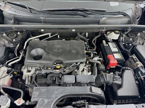 Used 2021 Toyota RAV4 LE FWD image 10