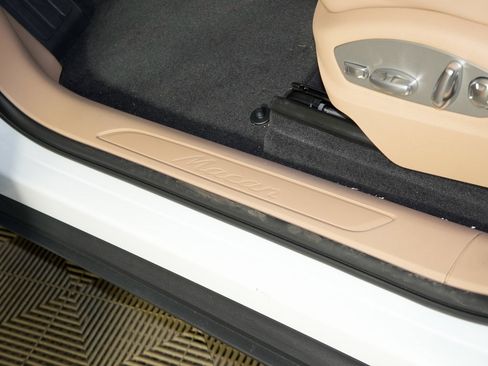 New 2026 Porsche Macan image 17