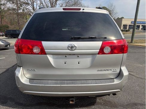 Used 2010 Toyota Sienna LE image 5
