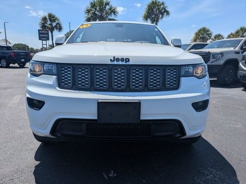 Used 2019 Jeep Grand Cherokee Altitude AWD/4WD image 9