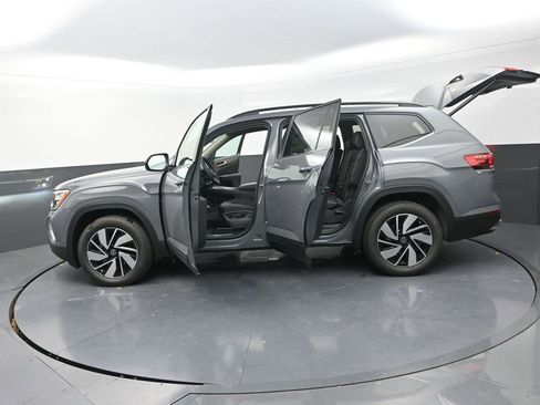 New 2026 Volkswagen Atlas SE image 32