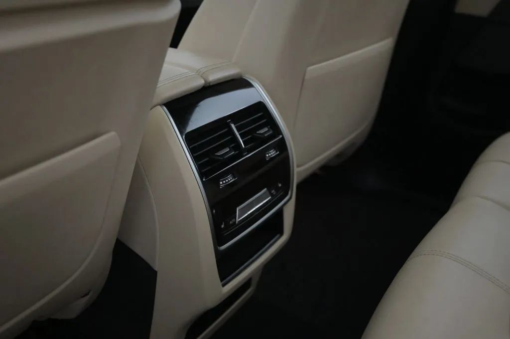 Used 2021 BMW X5 xDrive40i w/ M Sport Package AWD/4WD image 42